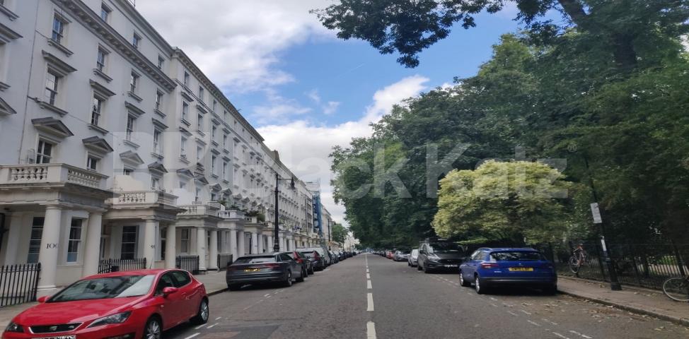 			LET  , 3 Bedroom, 2 bath, 1 reception Apartment			 St George’s Square, Pimilco / Victoria 